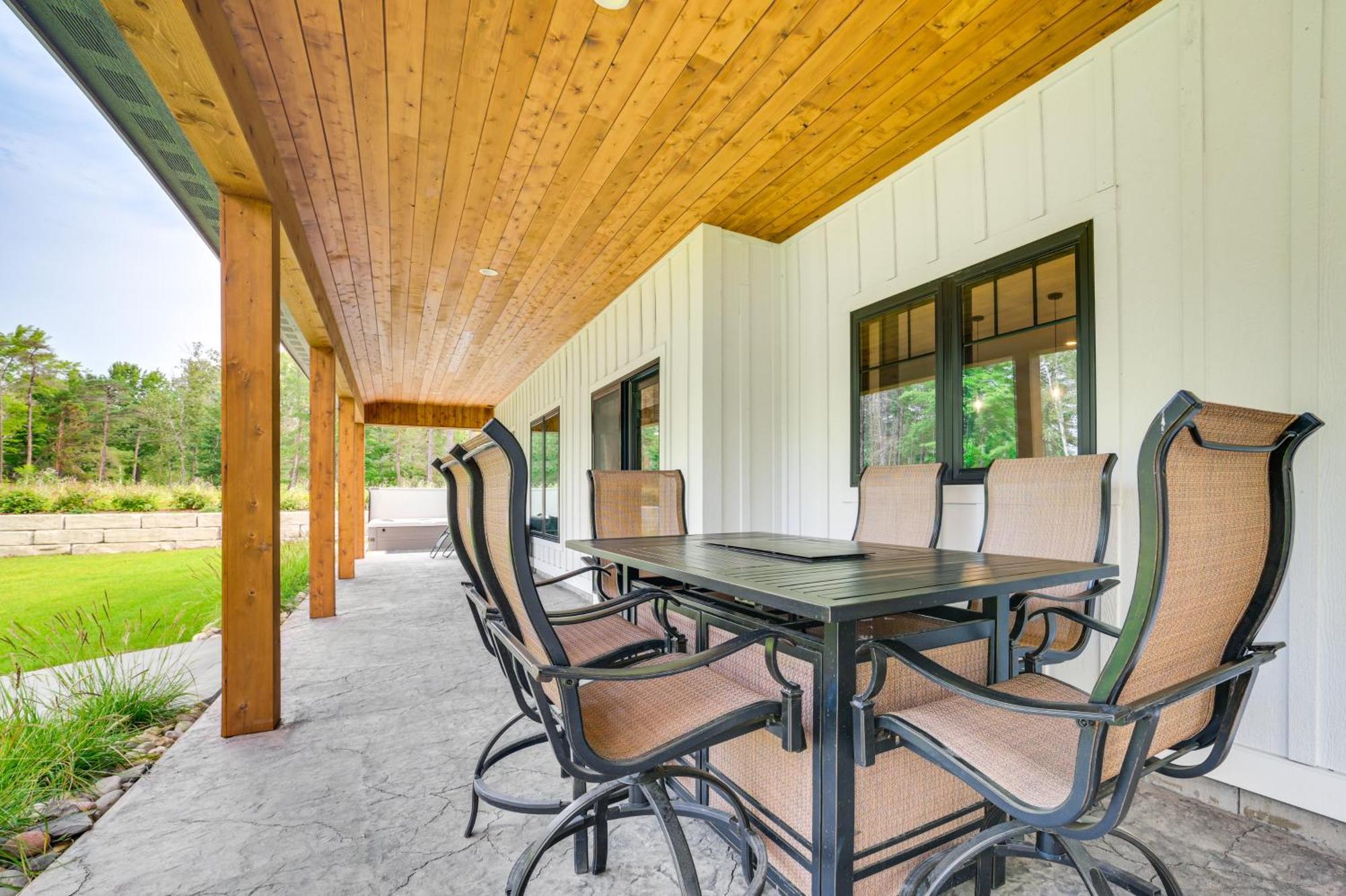 Cottage On Crooked River With Dock And Slip! Alanson Buitenkant foto